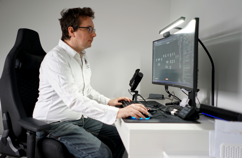 Arbeitsplatz für SaaS-Architektur und Plattformbetrieb